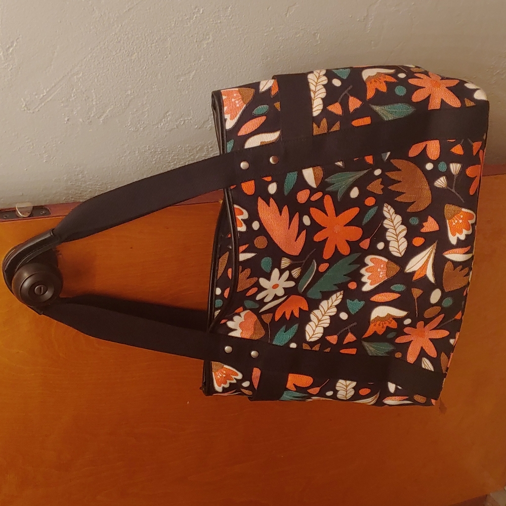 Fossil tote